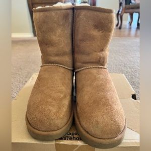 UGG Women's Classic Short II Boot Size 8